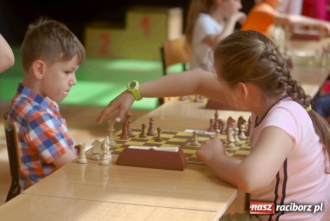 Zdjęcie w galerii na portalu naszraciborz.pl: Turniej Szachowy o Puchar Dyrektora. W Trzynastce szukali nowego Kasparowa wiadomości z regionu