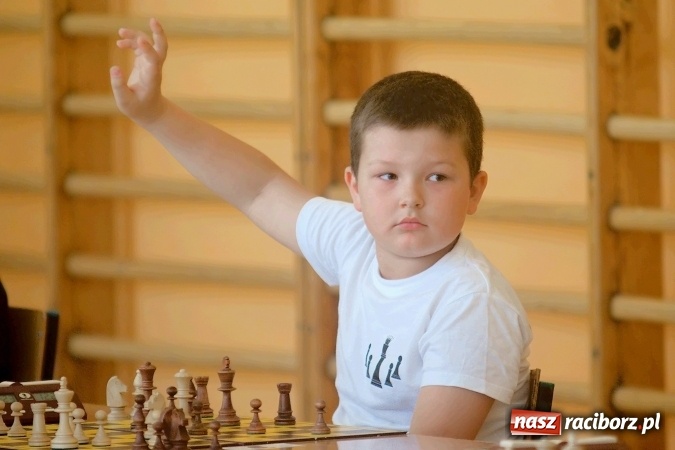 Zdjęcie w galerii na portalu naszraciborz.pl: Turniej Szachowy o Puchar Dyrektora. W Trzynastce szukali nowego Kasparowa wiadomości z regionu