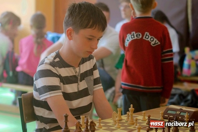 Zdjęcie w galerii na portalu naszraciborz.pl: Turniej Szachowy o Puchar Dyrektora. W Trzynastce szukali nowego Kasparowa wiadomości z regionu