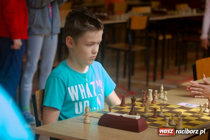 Zdjęcie w galerii na portalu naszraciborz.pl: Turniej Szachowy o Puchar Dyrektora. W Trzynastce szukali nowego Kasparowa wiadomości z regionu