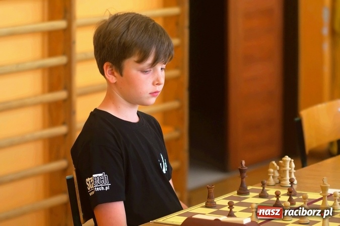 Zdjęcie w galerii na portalu naszraciborz.pl: Turniej Szachowy o Puchar Dyrektora. W Trzynastce szukali nowego Kasparowa wiadomości z regionu
