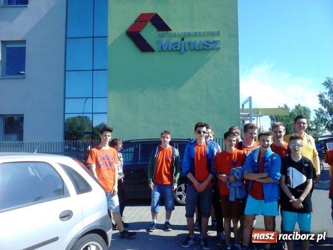 Zdjęcie w galerii na portalu naszraciborz.pl: Uczniowie Gimnazjum nr 5 w firmie Ensol  wiadomości z regionu