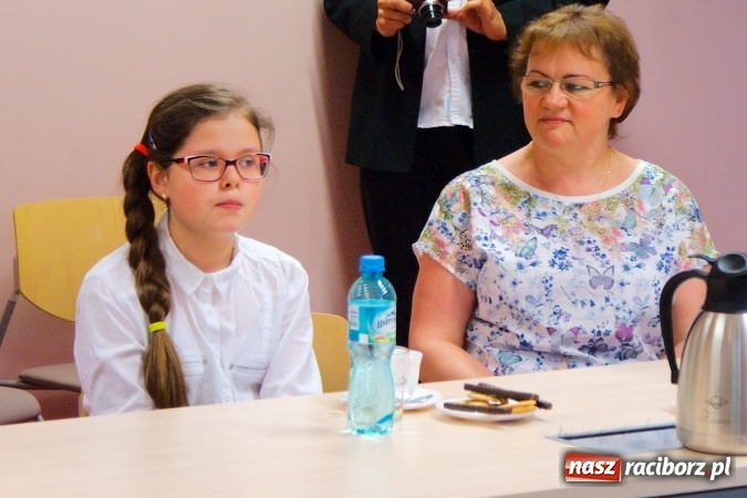 Zdjęcie w galerii na portalu naszraciborz.pl: W raciborskim Starostwie nagrodzono Mistrz&oacute;w Ortografii wiadomości z regionu