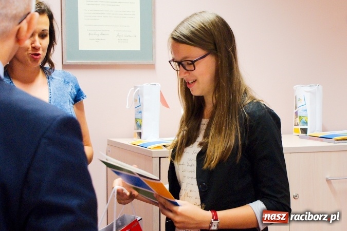 Zdjęcie w galerii na portalu naszraciborz.pl: W raciborskim Starostwie nagrodzono Mistrz&oacute;w Ortografii wiadomości z regionu