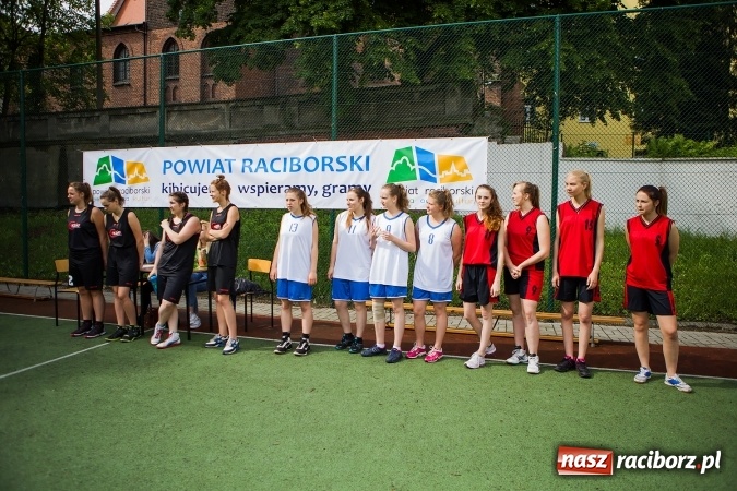 Zdjęcie w galerii na portalu naszraciborz.pl: IV edycja turnieju koszyk&oacute;wki ulicznej Streetball wiadomości z regionu