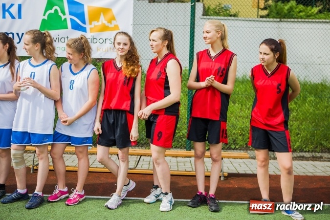Zdjęcie w galerii na portalu naszraciborz.pl: IV edycja turnieju koszyk&oacute;wki ulicznej Streetball wiadomości z regionu