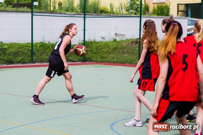 Zdjęcie w galerii na portalu naszraciborz.pl: IV edycja turnieju koszyk&oacute;wki ulicznej Streetball wiadomości z regionu