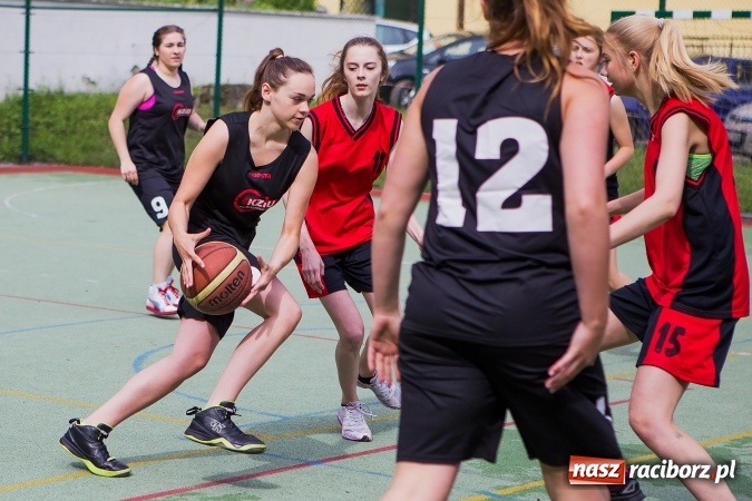 Zdjęcie w galerii na portalu naszraciborz.pl: IV edycja turnieju koszyk&oacute;wki ulicznej Streetball wiadomości z regionu