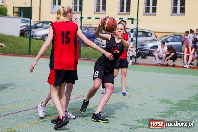 Zdjęcie w galerii na portalu naszraciborz.pl: IV edycja turnieju koszyk&oacute;wki ulicznej Streetball wiadomości z regionu