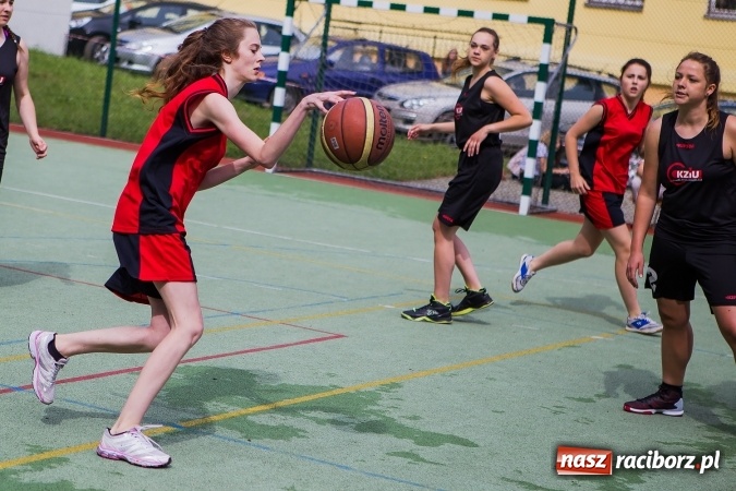 Zdjęcie w galerii na portalu naszraciborz.pl: IV edycja turnieju koszyk&oacute;wki ulicznej Streetball wiadomości z regionu