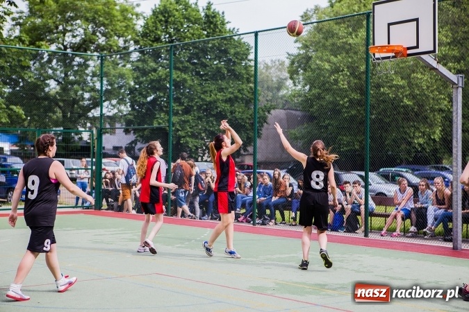 Zdjęcie w galerii na portalu naszraciborz.pl: IV edycja turnieju koszyk&oacute;wki ulicznej Streetball wiadomości z regionu