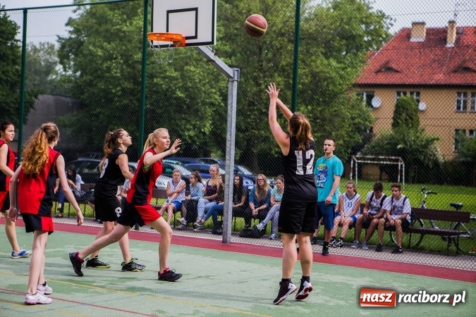 Zdjęcie w galerii na portalu naszraciborz.pl: IV edycja turnieju koszyk&oacute;wki ulicznej Streetball wiadomości z regionu