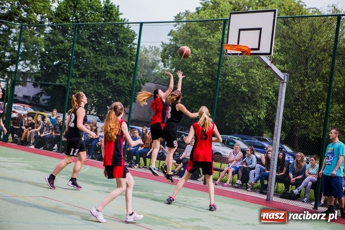 Zdjęcie w galerii na portalu naszraciborz.pl: IV edycja turnieju koszyk&oacute;wki ulicznej Streetball wiadomości z regionu