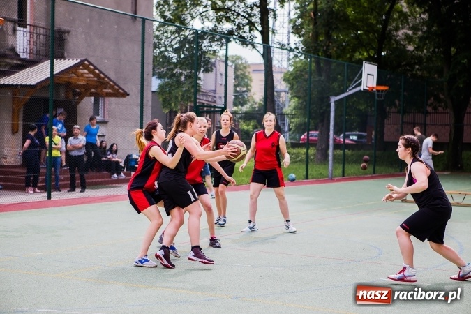 Zdjęcie w galerii na portalu naszraciborz.pl: IV edycja turnieju koszyk&oacute;wki ulicznej Streetball wiadomości z regionu