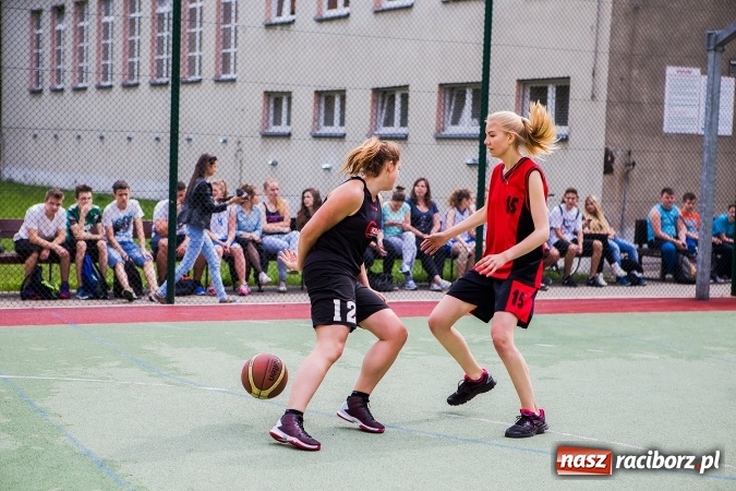 Zdjęcie w galerii na portalu naszraciborz.pl: IV edycja turnieju koszyk&oacute;wki ulicznej Streetball wiadomości z regionu