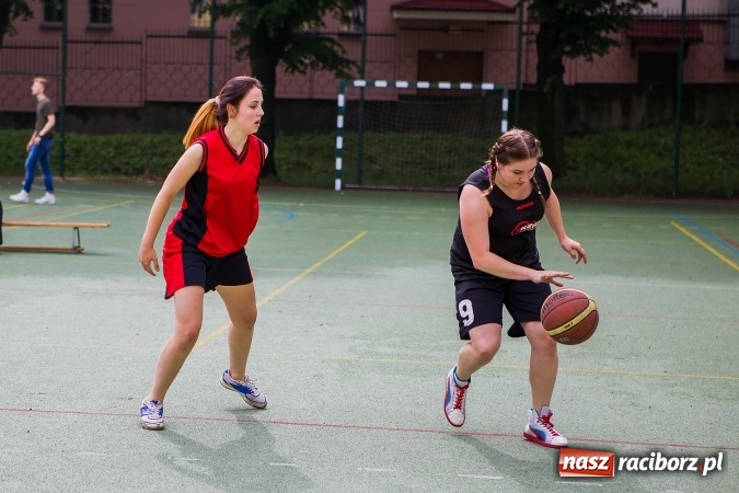 Zdjęcie w galerii na portalu naszraciborz.pl: IV edycja turnieju koszyk&oacute;wki ulicznej Streetball wiadomości z regionu