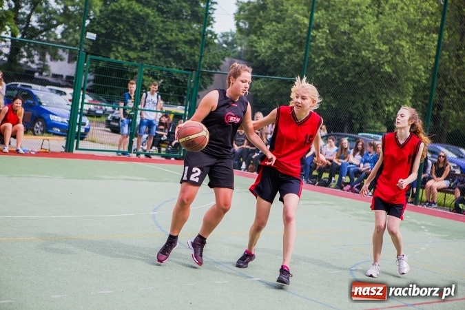 Zdjęcie w galerii na portalu naszraciborz.pl: IV edycja turnieju koszyk&oacute;wki ulicznej Streetball wiadomości z regionu