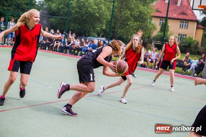 Zdjęcie w galerii na portalu naszraciborz.pl: IV edycja turnieju koszyk&oacute;wki ulicznej Streetball wiadomości z regionu