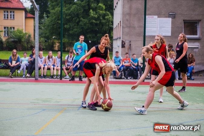 Zdjęcie w galerii na portalu naszraciborz.pl: IV edycja turnieju koszyk&oacute;wki ulicznej Streetball wiadomości z regionu