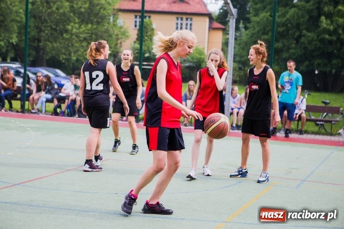 Zdjęcie w galerii na portalu naszraciborz.pl: IV edycja turnieju koszyk&oacute;wki ulicznej Streetball wiadomości z regionu