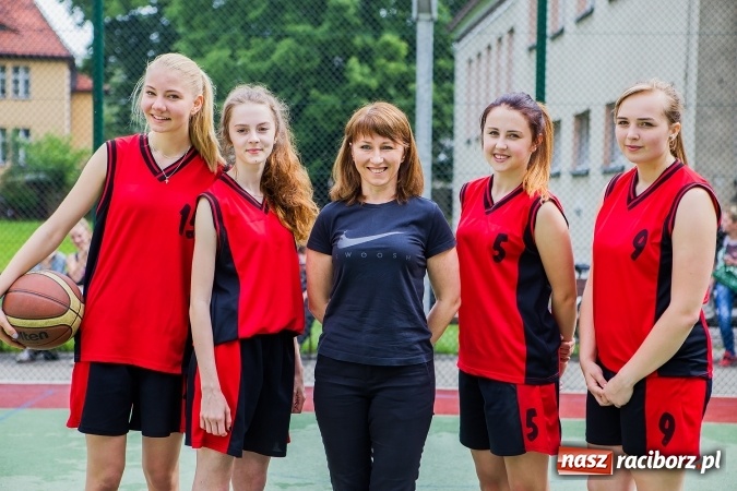 Zdjęcie w galerii na portalu naszraciborz.pl: IV edycja turnieju koszyk&oacute;wki ulicznej Streetball wiadomości z regionu