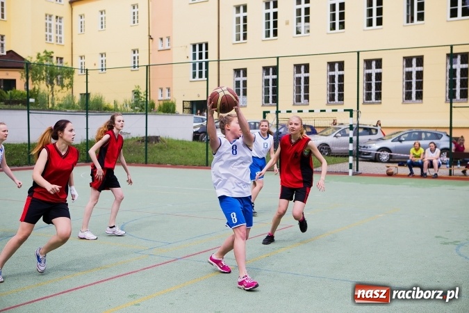 Zdjęcie w galerii na portalu naszraciborz.pl: IV edycja turnieju koszyk&oacute;wki ulicznej Streetball wiadomości z regionu
