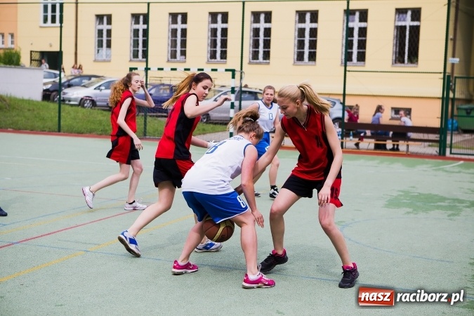 Zdjęcie w galerii na portalu naszraciborz.pl: IV edycja turnieju koszyk&oacute;wki ulicznej Streetball wiadomości z regionu