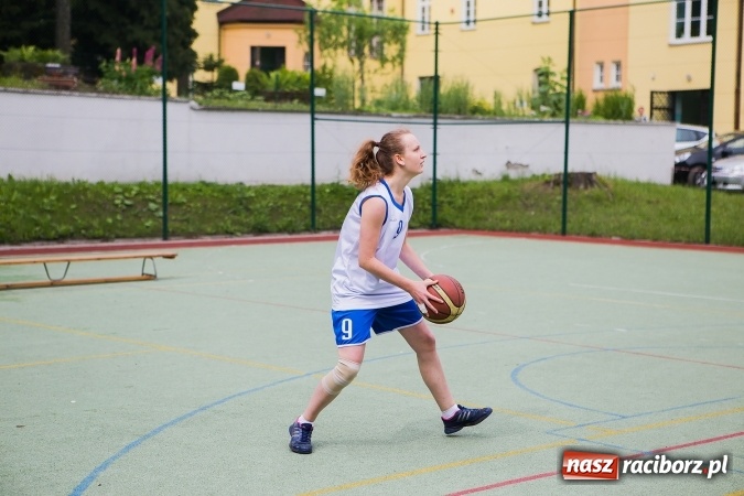 Zdjęcie w galerii na portalu naszraciborz.pl: IV edycja turnieju koszyk&oacute;wki ulicznej Streetball wiadomości z regionu