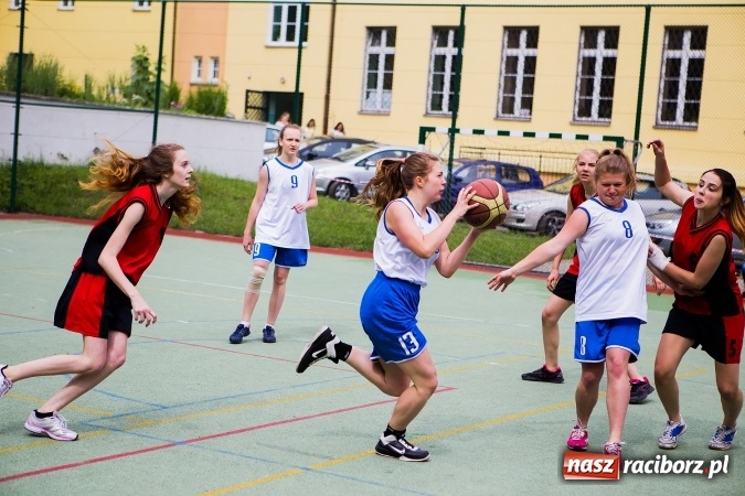 Zdjęcie w galerii na portalu naszraciborz.pl: IV edycja turnieju koszyk&oacute;wki ulicznej Streetball wiadomości z regionu