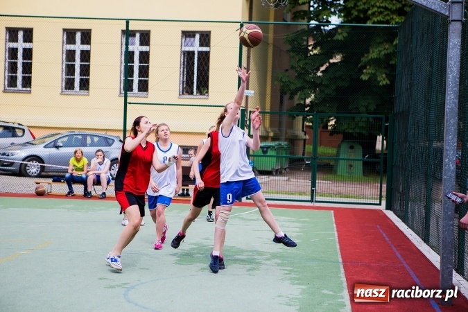 Zdjęcie w galerii na portalu naszraciborz.pl: IV edycja turnieju koszyk&oacute;wki ulicznej Streetball wiadomości z regionu