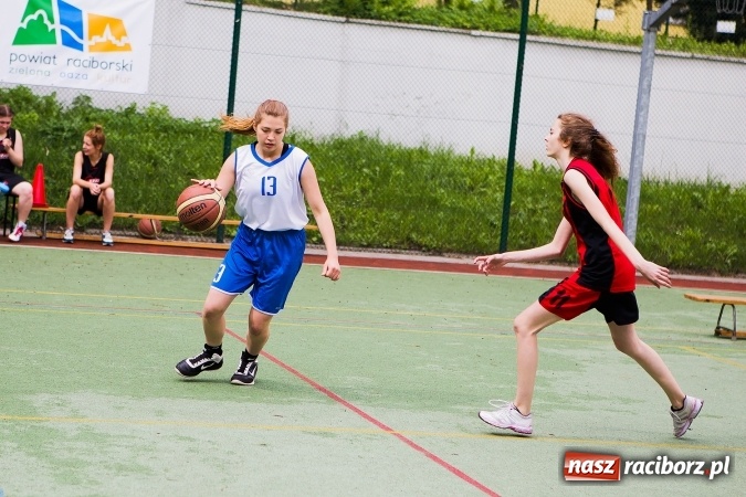 Zdjęcie w galerii na portalu naszraciborz.pl: IV edycja turnieju koszyk&oacute;wki ulicznej Streetball wiadomości z regionu