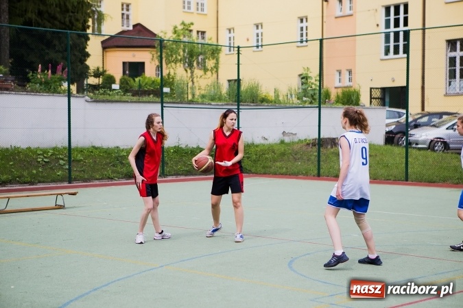 Zdjęcie w galerii na portalu naszraciborz.pl: IV edycja turnieju koszyk&oacute;wki ulicznej Streetball wiadomości z regionu
