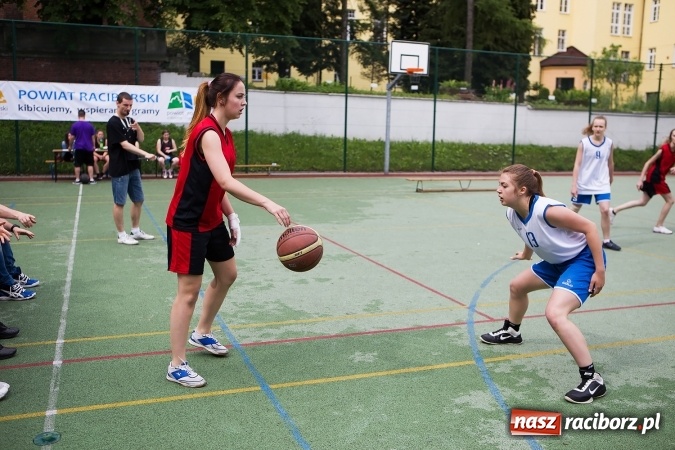 Zdjęcie w galerii na portalu naszraciborz.pl: IV edycja turnieju koszyk&oacute;wki ulicznej Streetball wiadomości z regionu