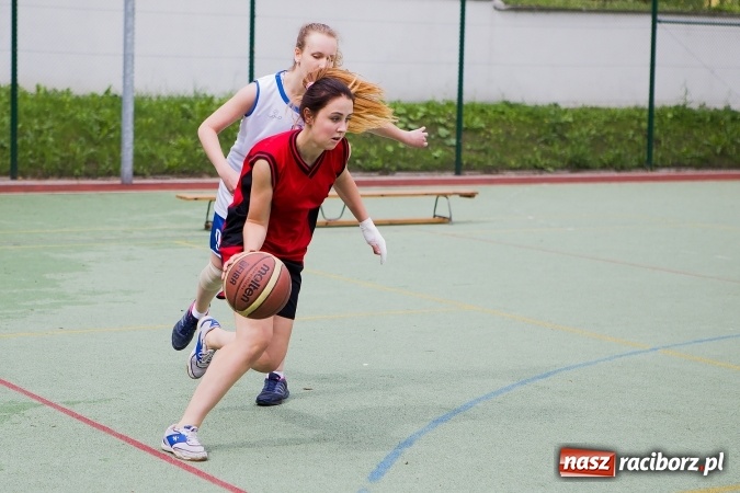 Zdjęcie w galerii na portalu naszraciborz.pl: IV edycja turnieju koszyk&oacute;wki ulicznej Streetball wiadomości z regionu