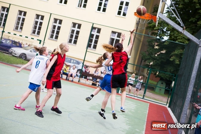 Zdjęcie w galerii na portalu naszraciborz.pl: IV edycja turnieju koszyk&oacute;wki ulicznej Streetball wiadomości z regionu