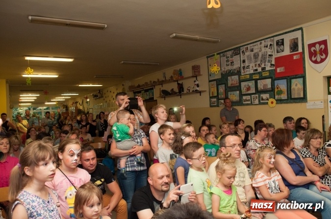 Zdjęcie w galerii na portalu naszraciborz.pl: Rodzinny festyn z okazji Dnia Dziecka w Szkole Podstawowej nr 18 wiadomości z regionu