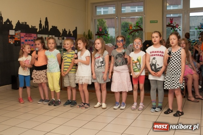 Zdjęcie w galerii na portalu naszraciborz.pl: Rodzinny festyn z okazji Dnia Dziecka w Szkole Podstawowej nr 18 wiadomości z regionu