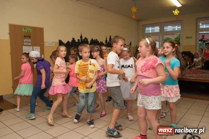 Zdjęcie w galerii na portalu naszraciborz.pl: Rodzinny festyn z okazji Dnia Dziecka w Szkole Podstawowej nr 18 wiadomości z regionu