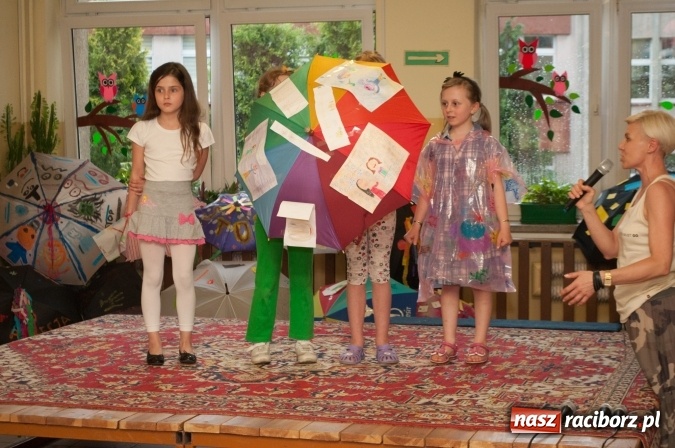 Zdjęcie w galerii na portalu naszraciborz.pl: Rodzinny festyn z okazji Dnia Dziecka w Szkole Podstawowej nr 18 wiadomości z regionu