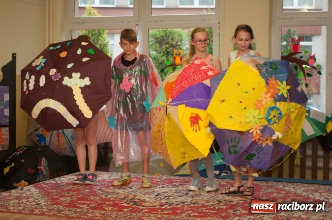 Zdjęcie w galerii na portalu naszraciborz.pl: Rodzinny festyn z okazji Dnia Dziecka w Szkole Podstawowej nr 18 wiadomości z regionu