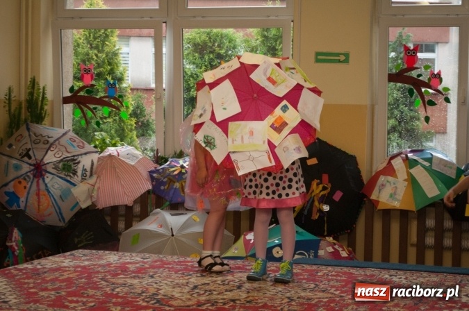 Zdjęcie w galerii na portalu naszraciborz.pl: Rodzinny festyn z okazji Dnia Dziecka w Szkole Podstawowej nr 18 wiadomości z regionu