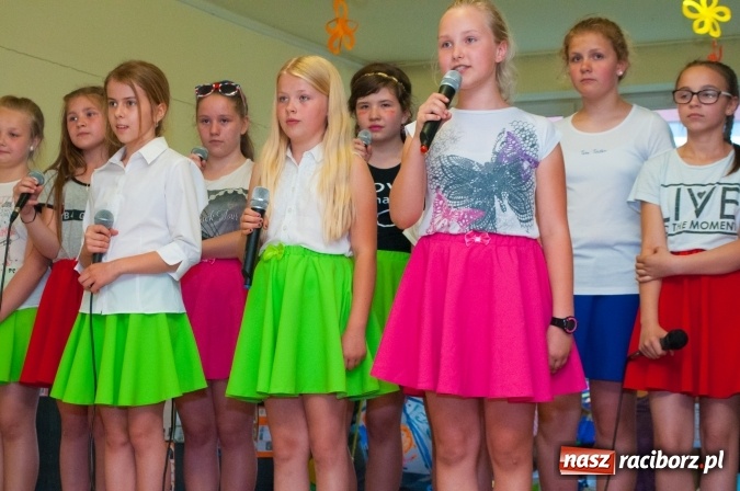 Zdjęcie w galerii na portalu naszraciborz.pl: Rodzinny festyn z okazji Dnia Dziecka w Szkole Podstawowej nr 18 wiadomości z regionu