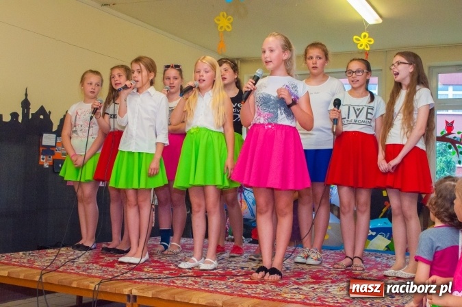 Zdjęcie w galerii na portalu naszraciborz.pl: Rodzinny festyn z okazji Dnia Dziecka w Szkole Podstawowej nr 18 wiadomości z regionu