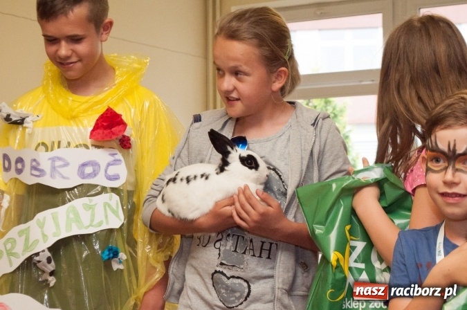 Zdjęcie w galerii na portalu naszraciborz.pl: Rodzinny festyn z okazji Dnia Dziecka w Szkole Podstawowej nr 18 wiadomości z regionu