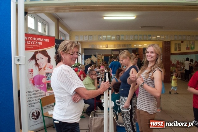Zdjęcie w galerii na portalu naszraciborz.pl: Rodzinny festyn z okazji Dnia Dziecka w Szkole Podstawowej nr 18 wiadomości z regionu