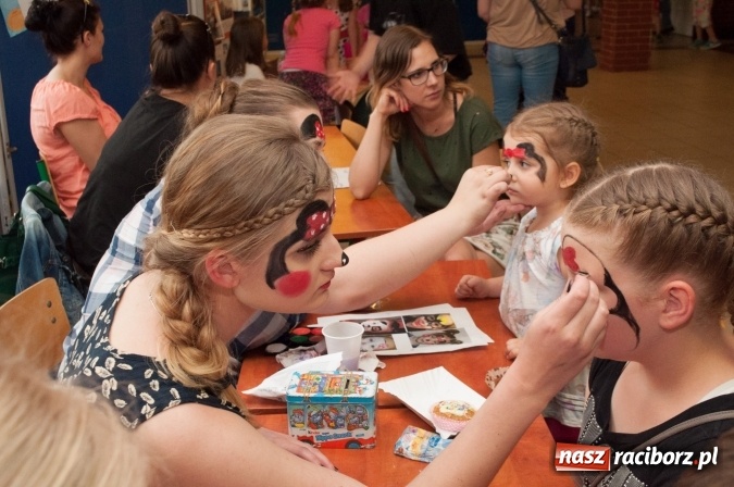 Zdjęcie w galerii na portalu naszraciborz.pl: Rodzinny festyn z okazji Dnia Dziecka w Szkole Podstawowej nr 18 wiadomości z regionu