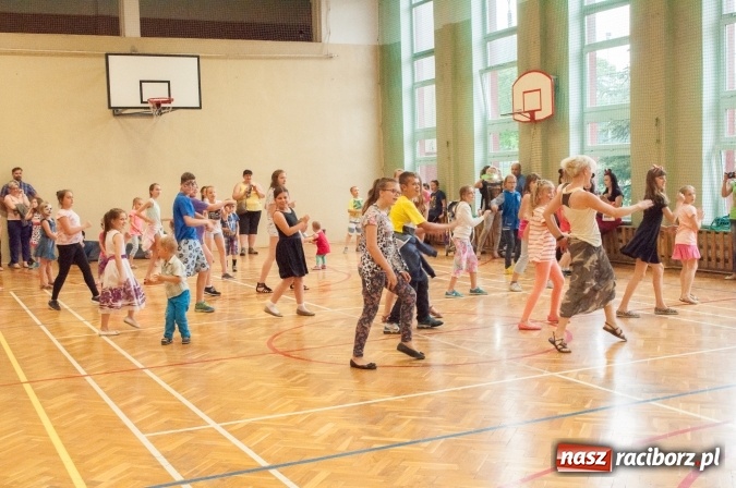 Zdjęcie w galerii na portalu naszraciborz.pl: Rodzinny festyn z okazji Dnia Dziecka w Szkole Podstawowej nr 18 wiadomości z regionu