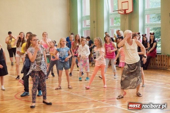 Zdjęcie w galerii na portalu naszraciborz.pl: Rodzinny festyn z okazji Dnia Dziecka w Szkole Podstawowej nr 18 wiadomości z regionu