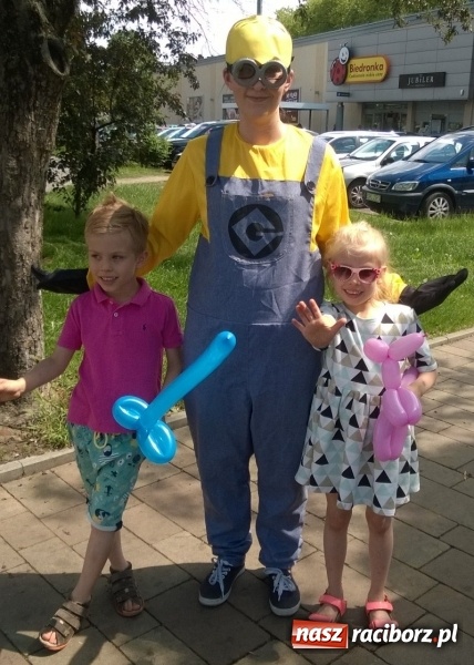 Zdjęcie w galerii na portalu naszraciborz.pl: Z okazji Dnia Dziecka Crazy Club zaprosił dzieci do zabawy z Minionkiem! wiadomości z regionu