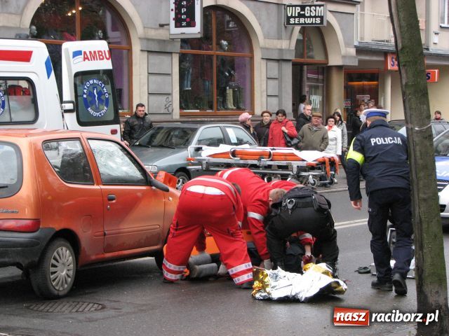 Zdjęcie w galerii na portalu naszraciborz.pl: Wypadek na Opawskiej. Potrącona piesza wiadomości z regionu